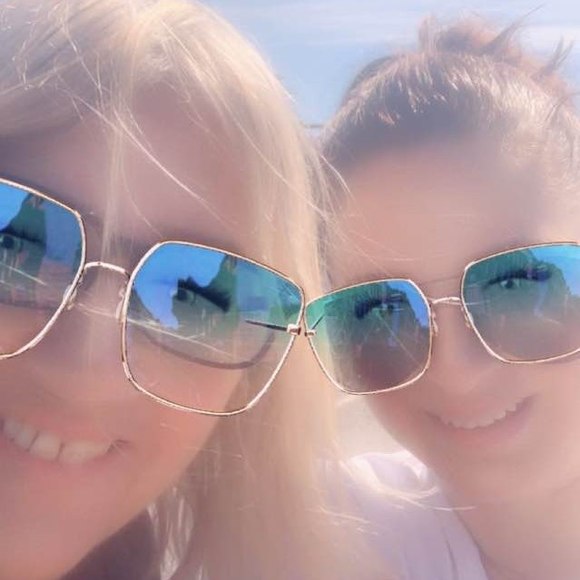 Meet your Posher, Kaye - Picture 1 of 1